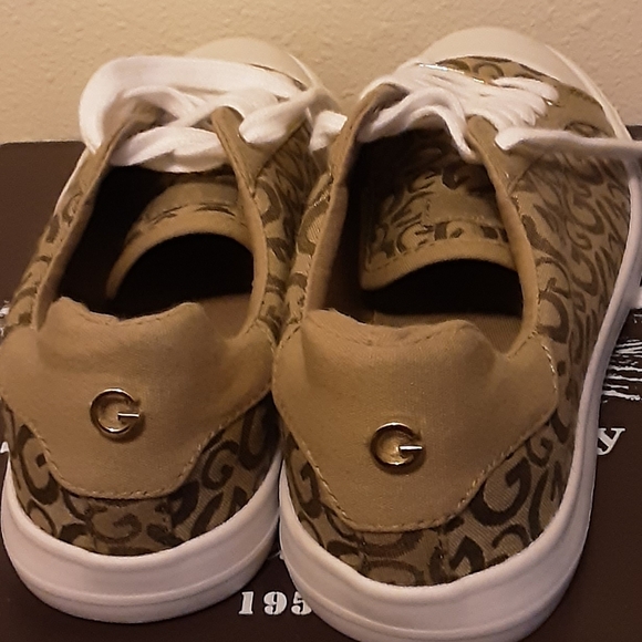 Guess Shoes Size 8 Canvas Monogram Sneakers NWOT - Picture 14 of 16